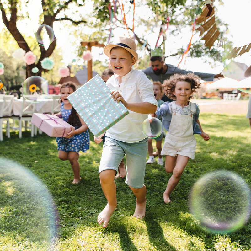 ORGANIZZARE UN COMPLEANNO UNICO, PERSONALIZZATO E A TEMA CON LE BOLLE DI SAPONE BUBBLE WORLD